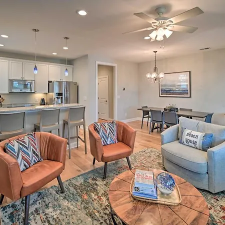Balcony And Pool Access Myrtle Beach Getaway!